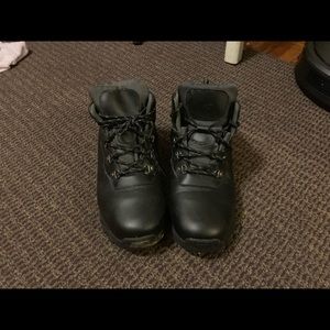 Men's Size 7 boots in black